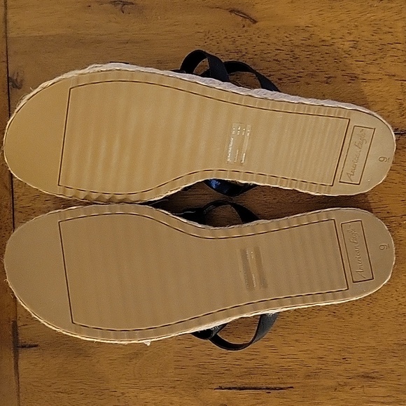 Brand new AE Suri sandals - Picture 7 of 9